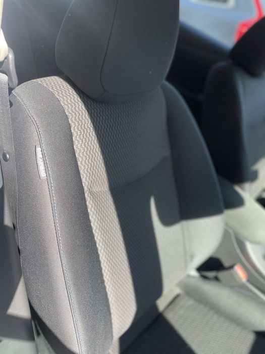 Сідіння Nissan Leaf 2017 року