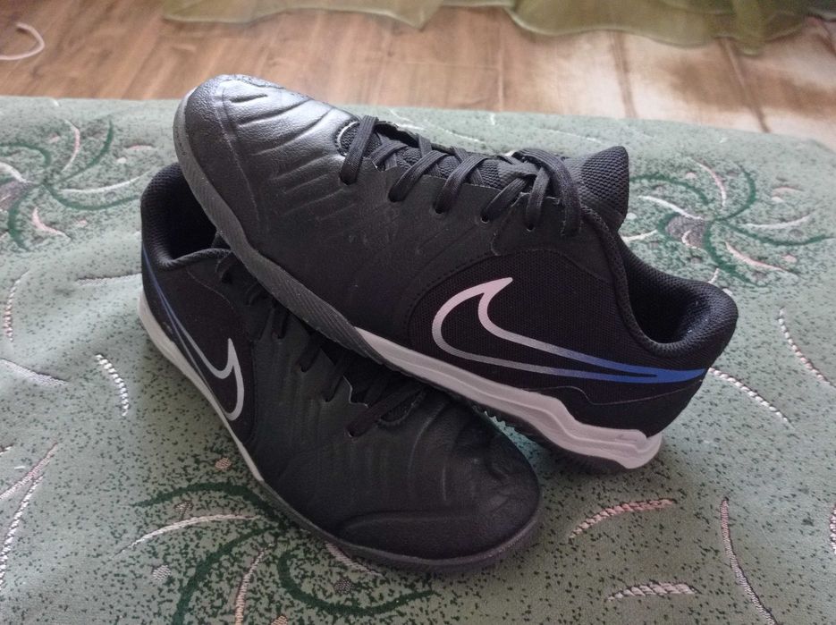 Футзалки Nike  (оригинал) фирменные размер- 38 стелька-24см