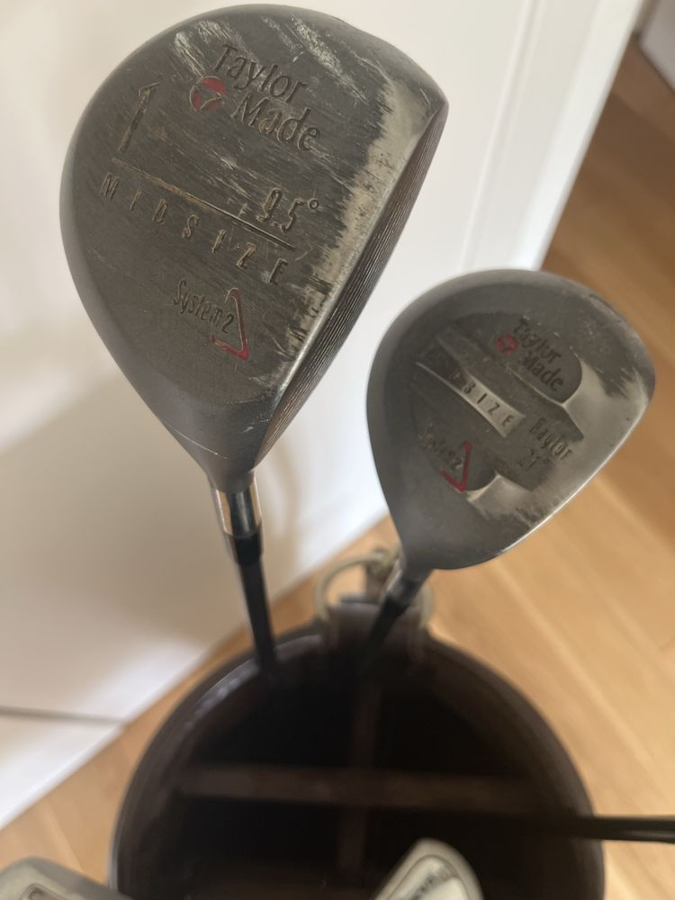Saco com 16 tacos de golfe