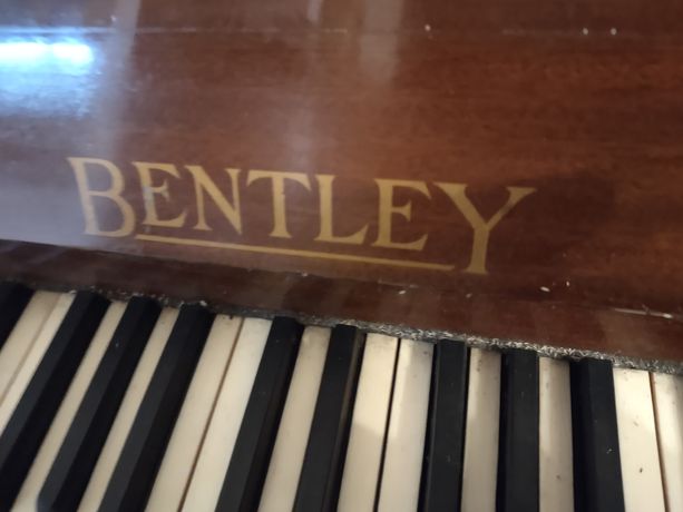 Bentley stare sprawne pianino