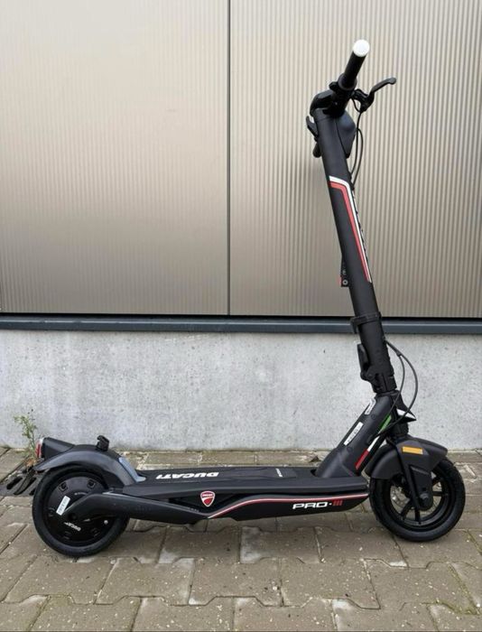 Електросамокат  Ducati PRO-3  електричний самокат