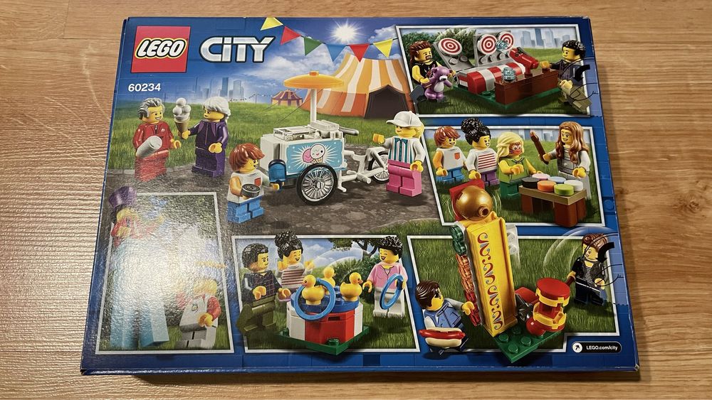 LEGO CITY 60234 - Wesołe miasteczko - zestaw minifigurek