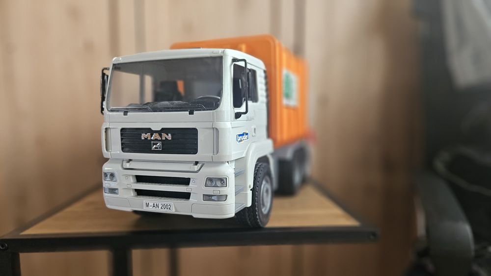 Bruder MAN TGA 02772 śmieciarka z tylnym załadunkiem