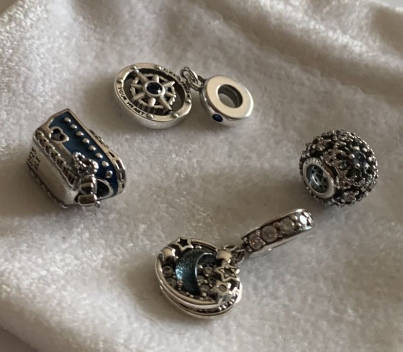 Charms do bransoletki Pandora. Wyprzedaz Kolekcji