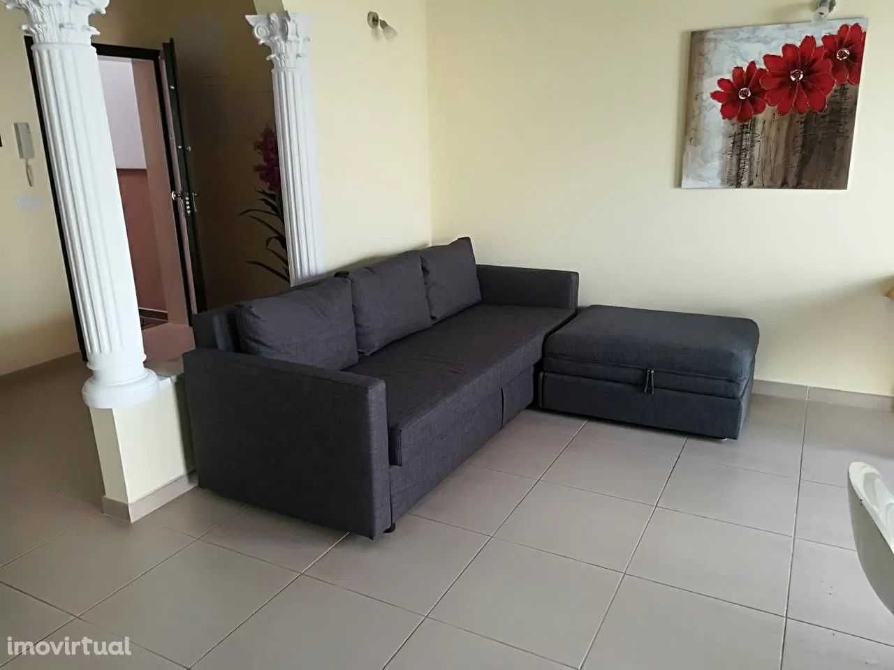 T1 c/quintal e barbecue a 200m da praia