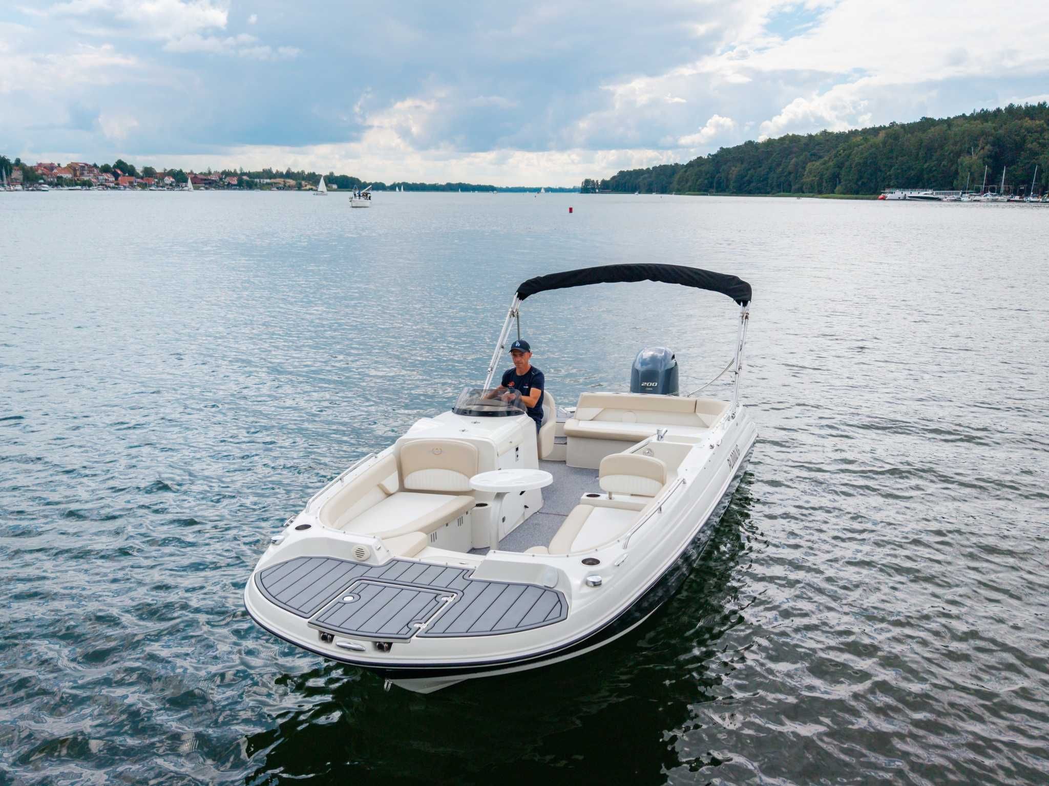 Stingray 212 SC – 2016 r. – Yamaha 200 KM – tylko 140 mth PRZYCZEPA
