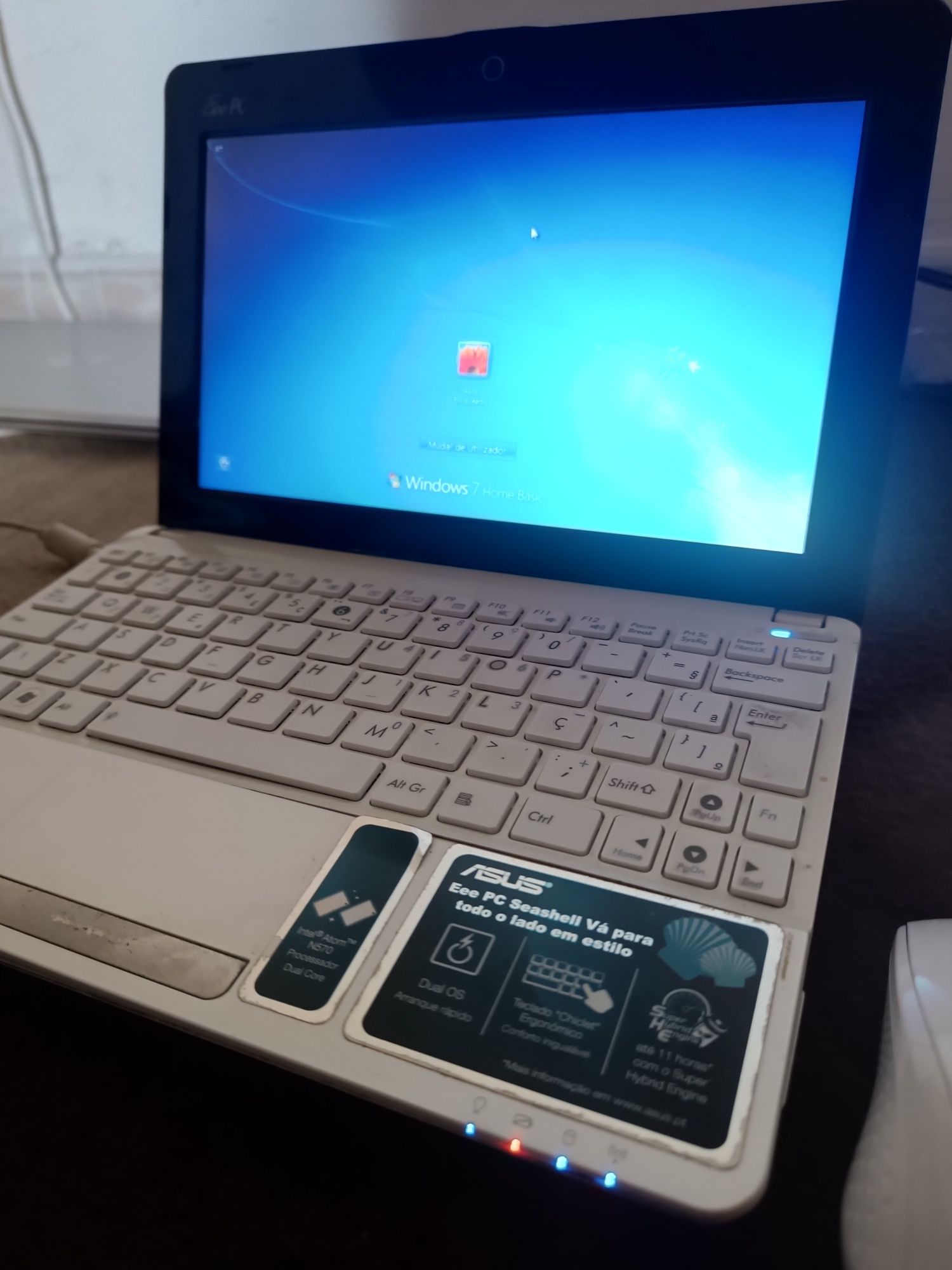 Portátil Asus + colunas