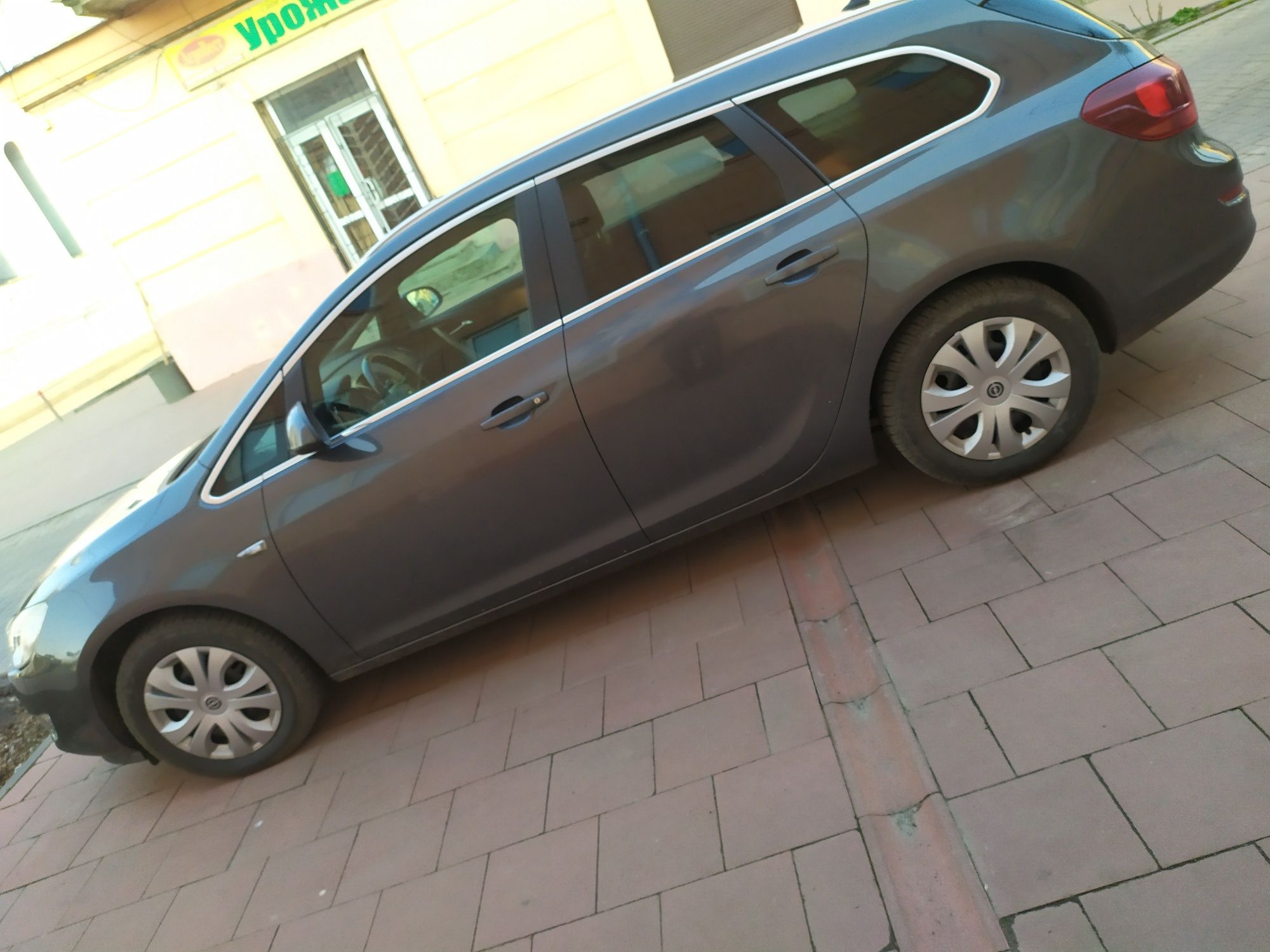 Opel Astra Sport Tourer J 1.3D 95hp 2011