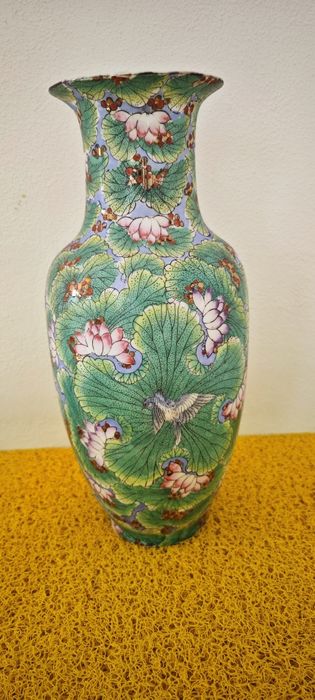 Vaso de porcelana asiática