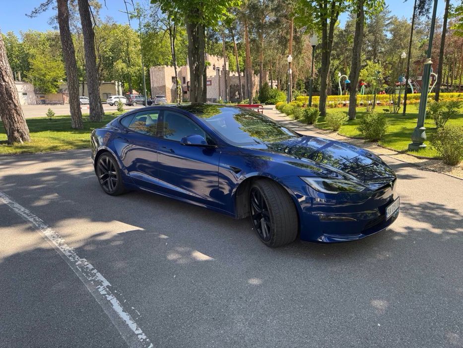 Тесла модель S 2022 года