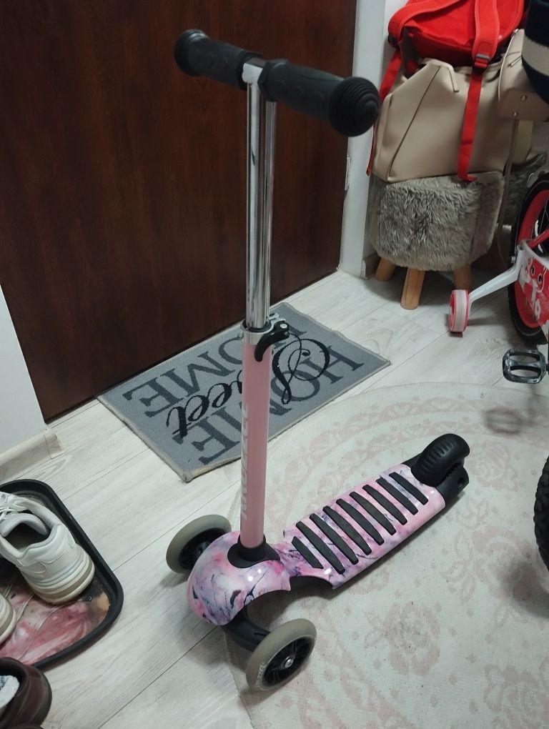 Hulajnoga z kaskiem kruzzel LED  jak nowa