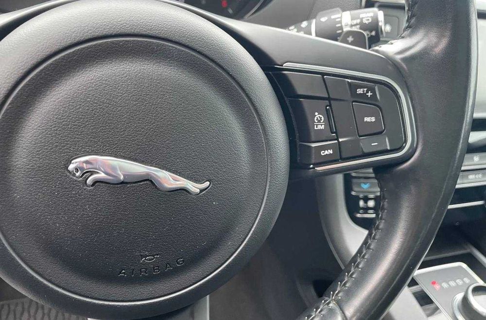 Jaguar F-Pace 25t AWD Prestige 2017 року