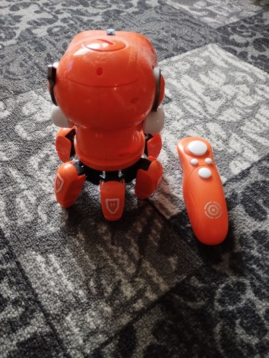 Робот іграшка з пультом
