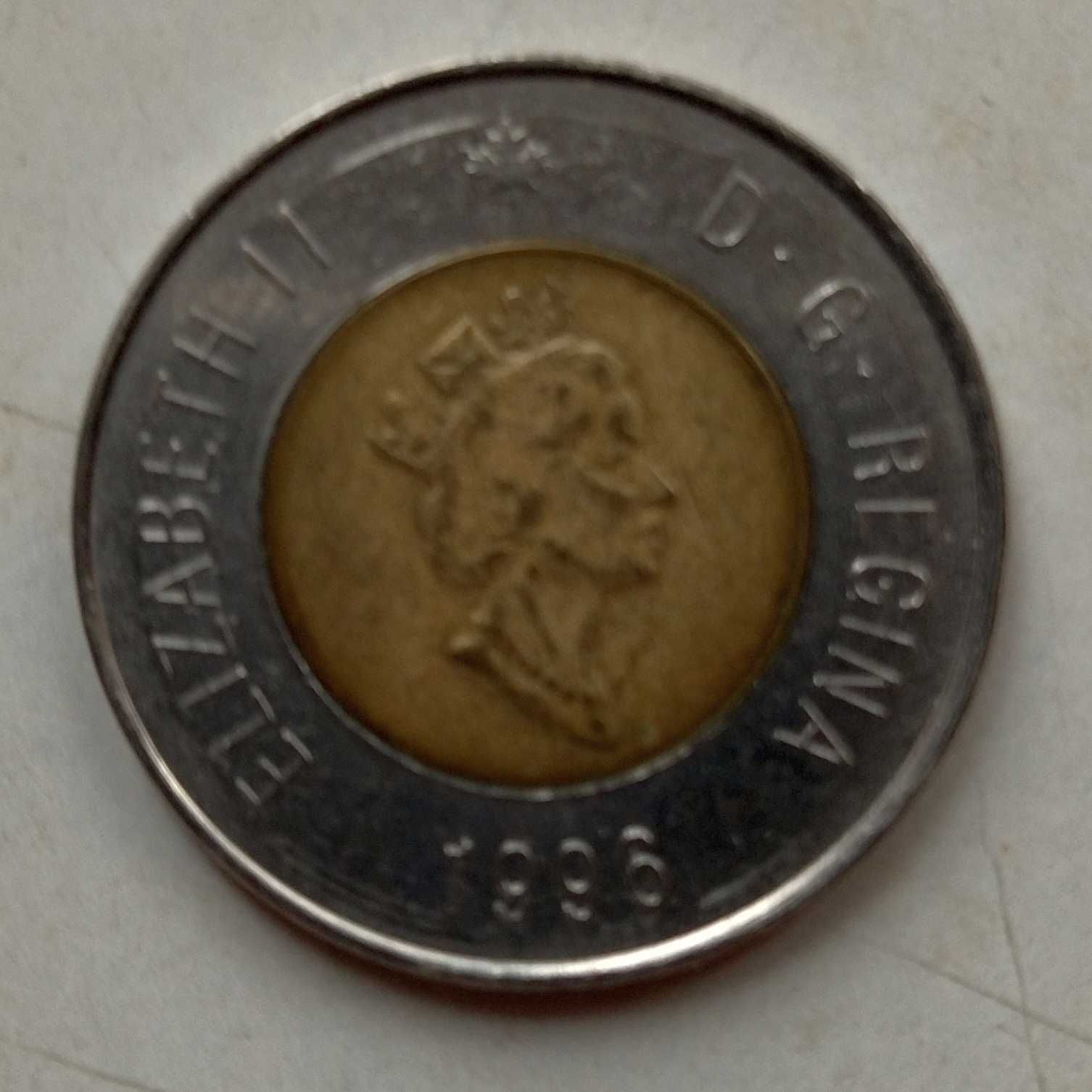 2 доллара Канады