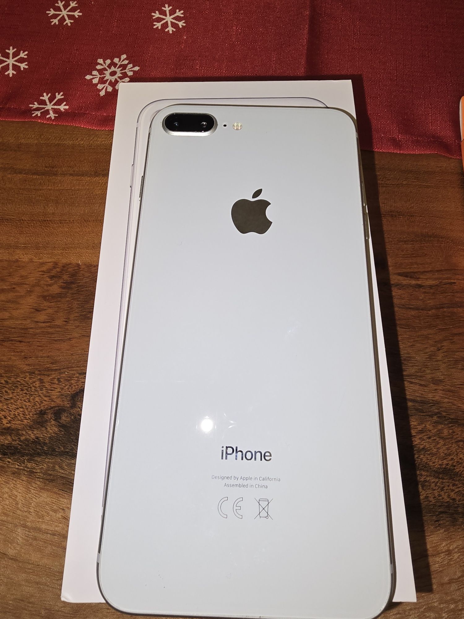 Iphon 8 plus  gratis etui springera i szybka