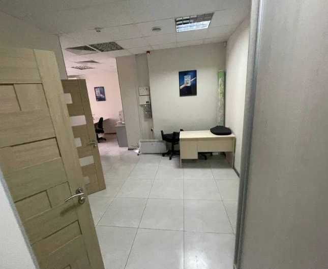 Оренда, офісне приміщення з ремонтом, окремий вхід, нф, 60 кв.м, метро