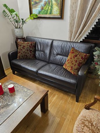 Do sprzedania piękny komplet skórzany sofa + fotel.