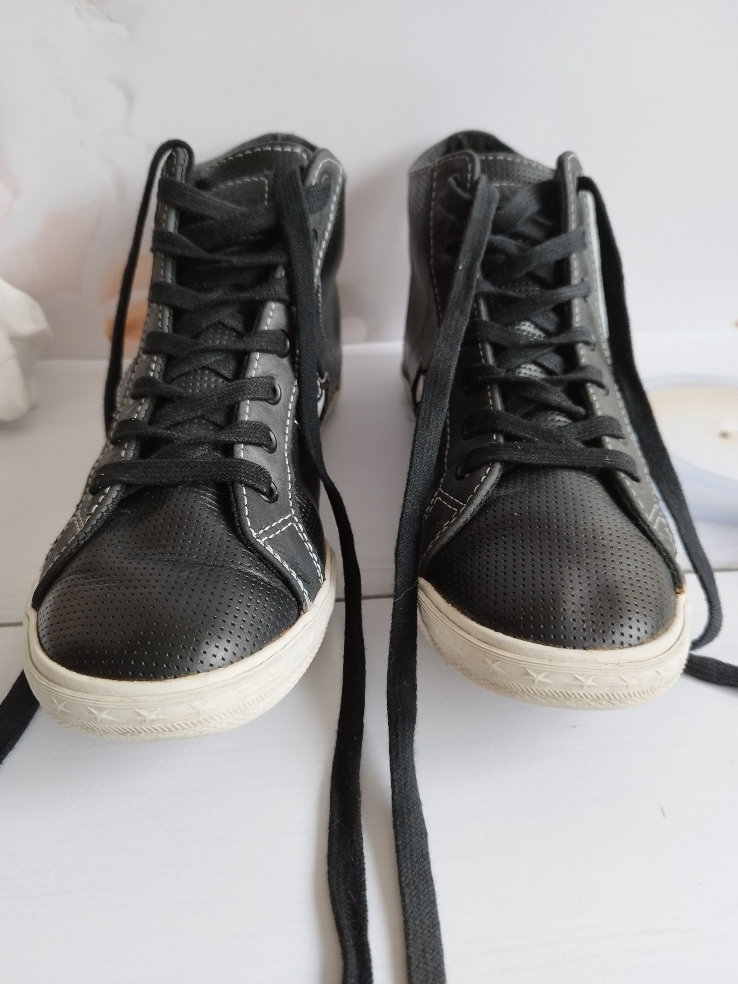 stylowe buty sportowe Converse w rozmiarze 36 w kolorze czarnym