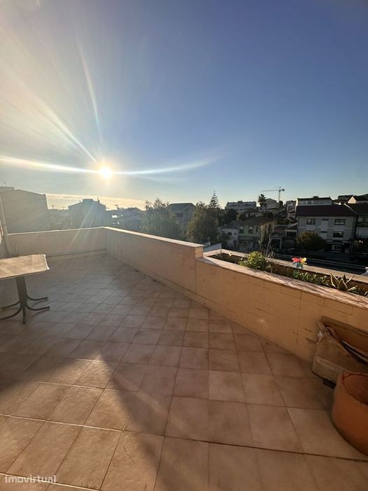 Apartamento T2 com Terraço e Varanda