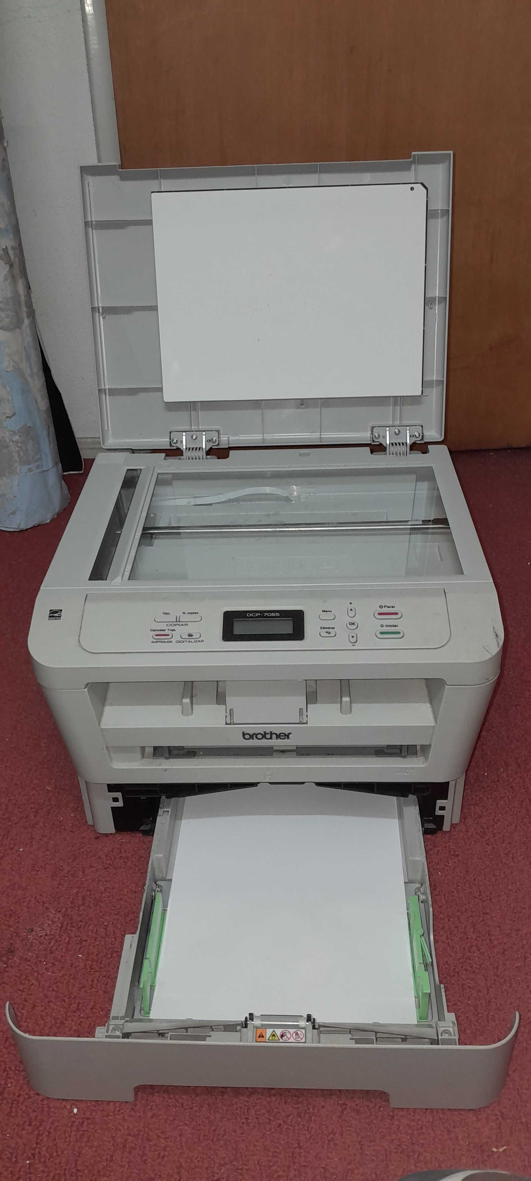 Impressora/Toner P&B Brother DCP-7055