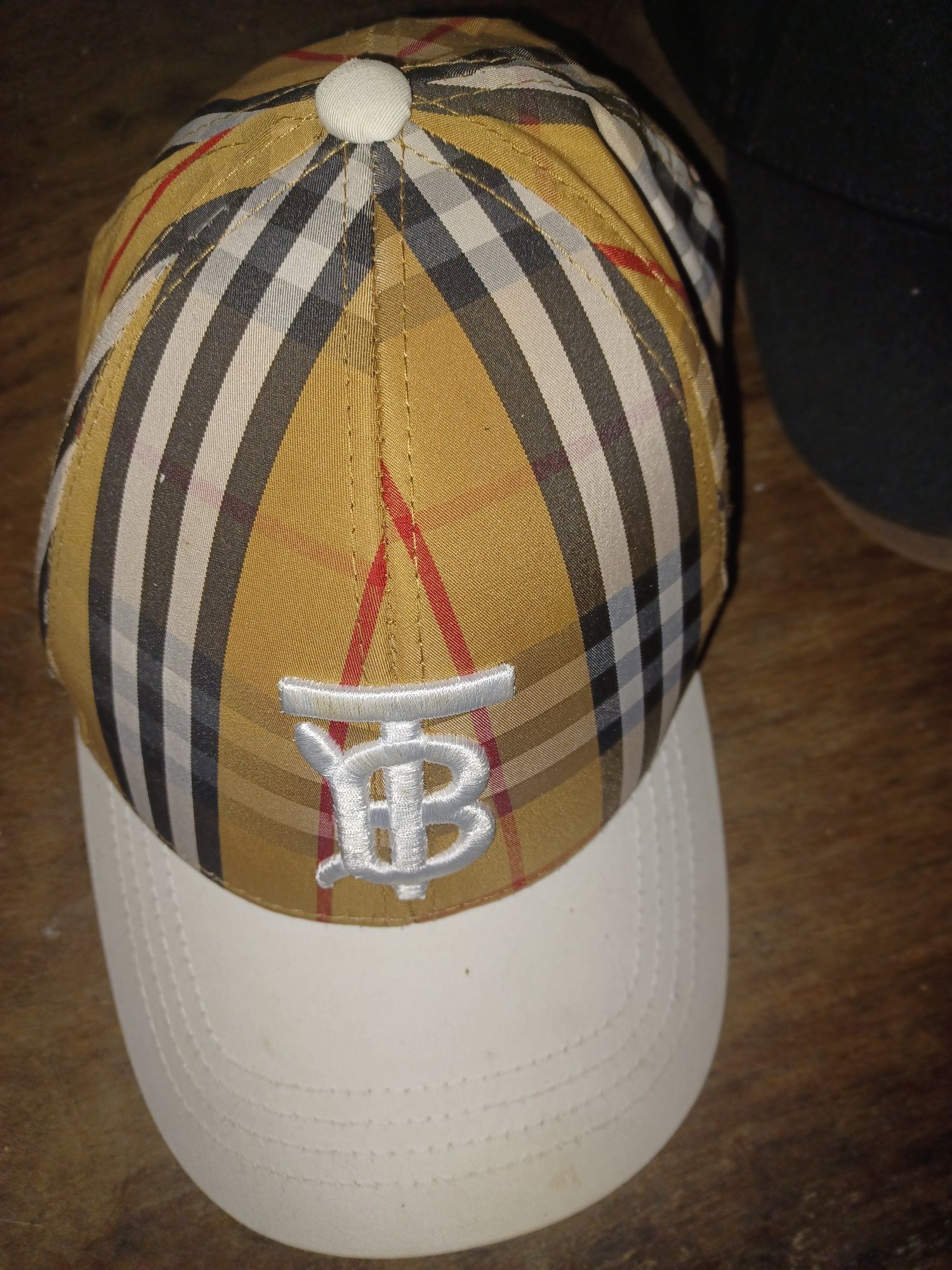 Strapback / Chapéu / Boné Burberry