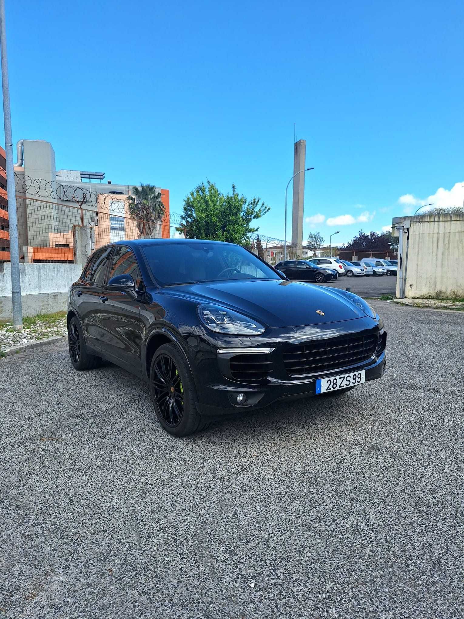 Porsche Cayenne S - Plug-in Hybrid Platinum Edition