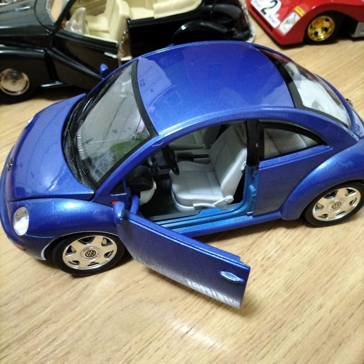 Carrinhos de colecção escala 1/18 cerca de 25 cm comprimento  20€ cada