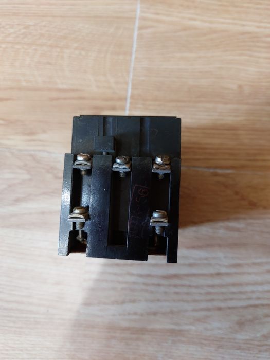 Автоматический выключатель АЕ 202 ЗФ, 4А. 220-380V