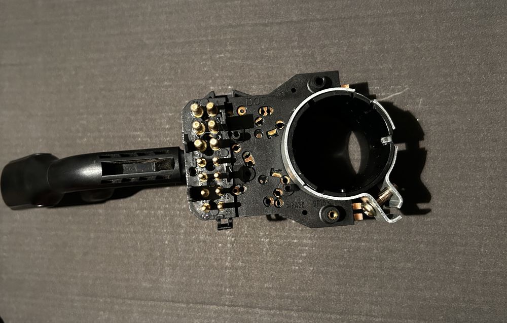 Продам стрикозу (гітару) на Audi A6 C4 (1994–1997)