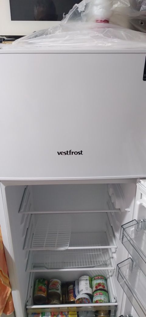 Продам Холодильник VESTFROST cx 232w