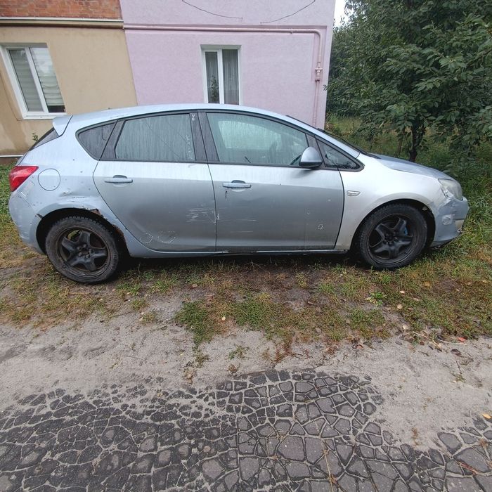 Автомобіль opel astra j на ходу