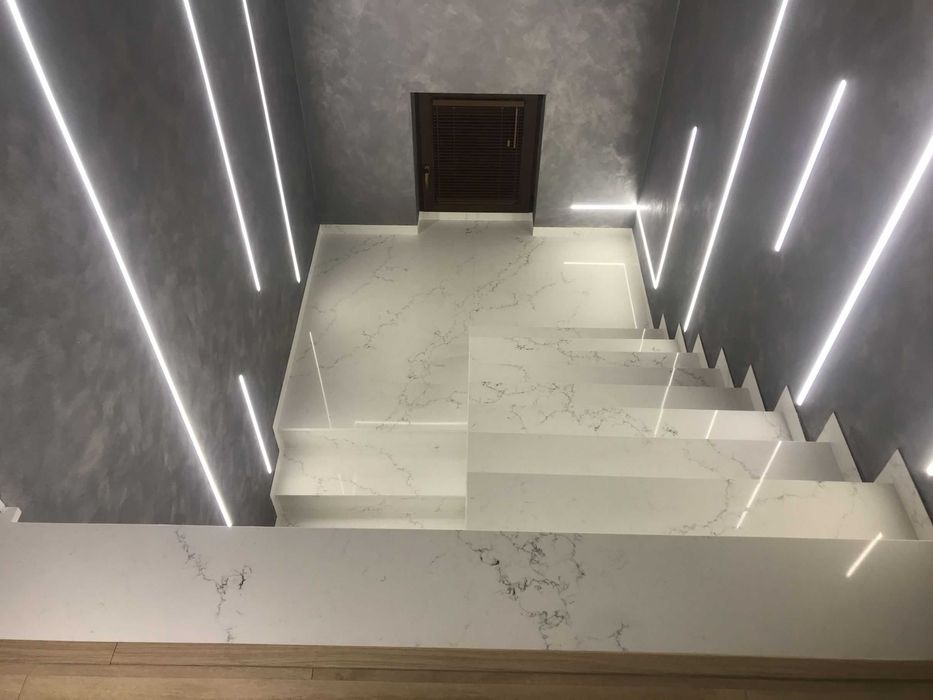 Schody z oryginalnego kamienia, konglomerat, spiek, marmur, granit