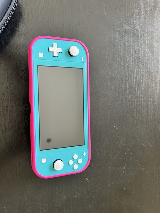 Nintendo Switch Lite Turquesa + Capa + Mala de Transporte (Orzly)