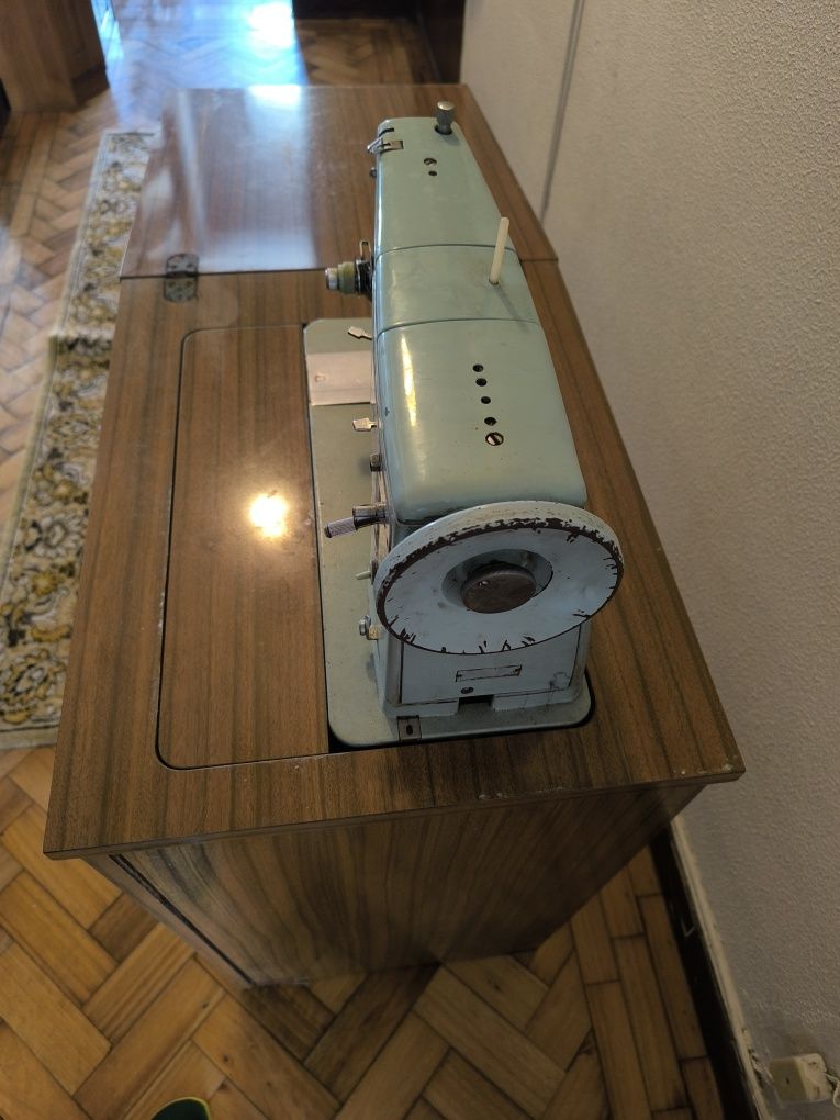 Maquina de costura antiga