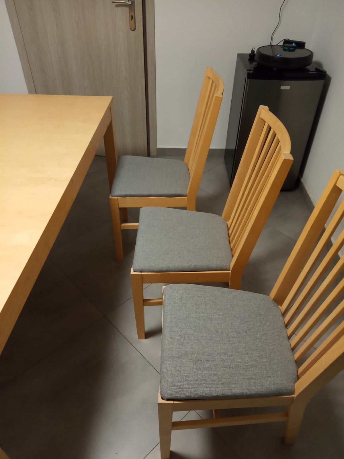 Stół z 6 krzesłami stan idealny Ikea. Nowe obicia