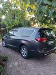 Chrysler Pacifica Hybrid Touring Plus, mały przebieg, bardzo dobry stan, jasne wnętrze,