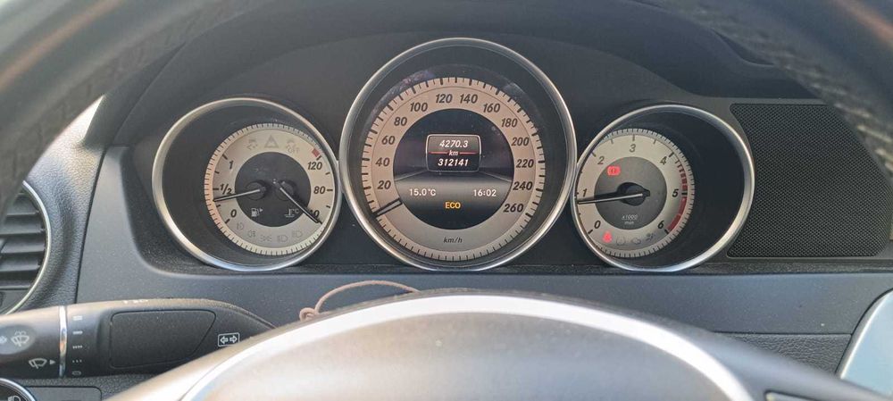 Mercedes 220cdi com todas as revisões na mercedes