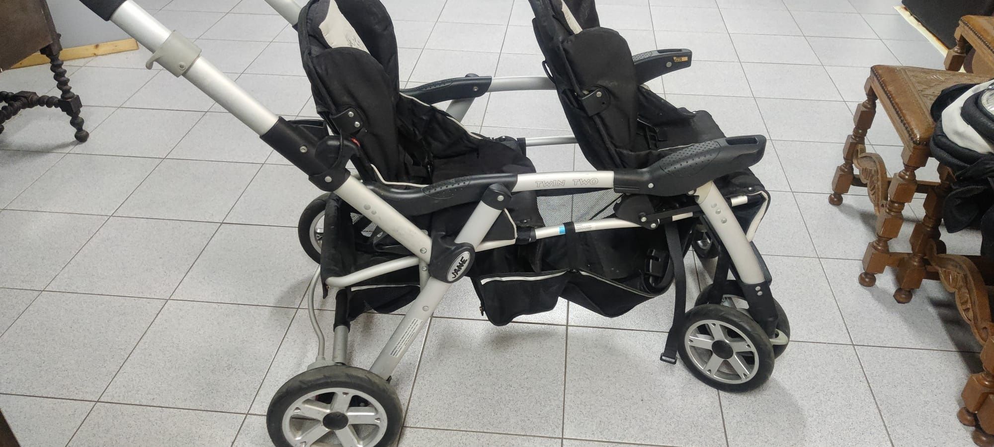 Carrinho para gémeos