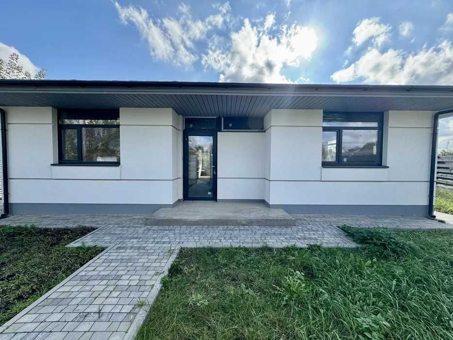 Якісний готовий будинок біля озера ! Велика ділянка 10 соток!