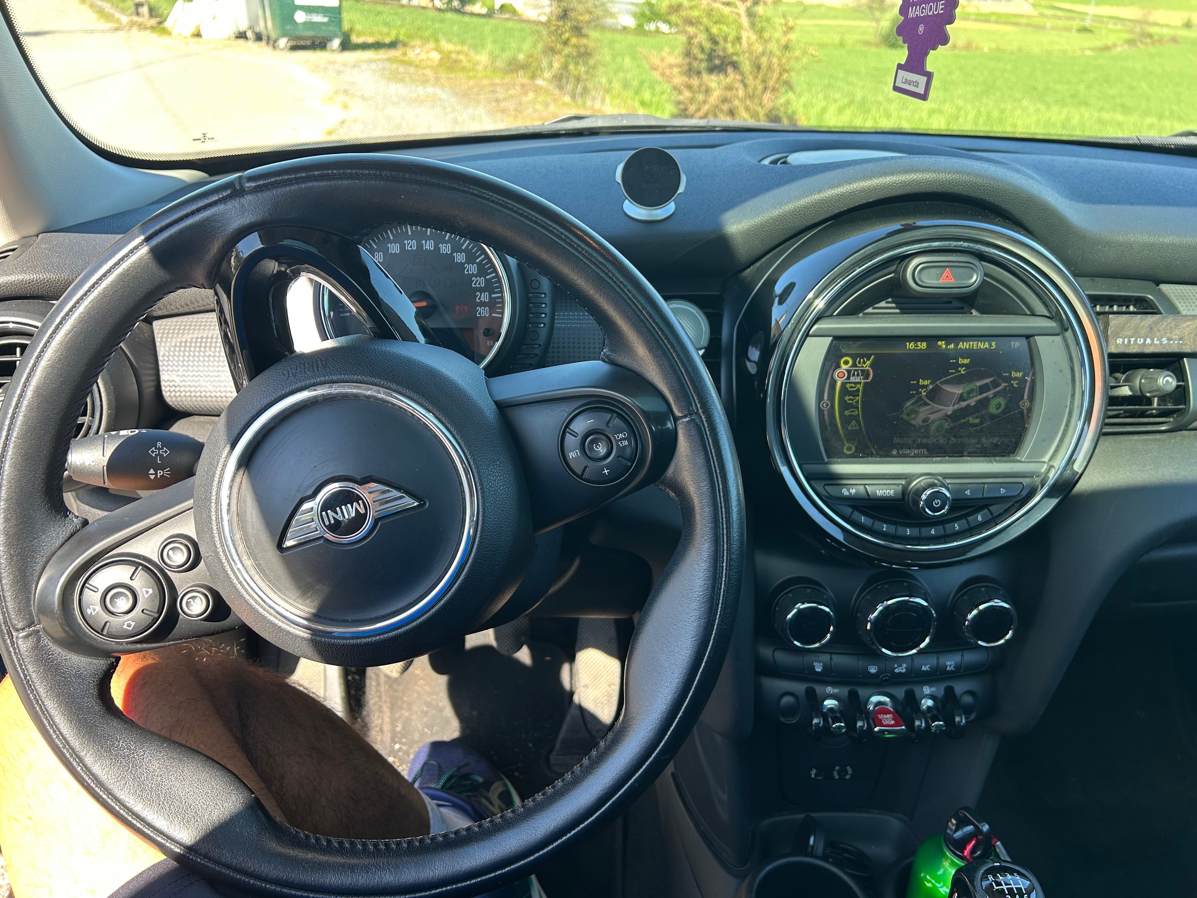 MINI COOPER D 2015, 115cv Teto Panorâmico.