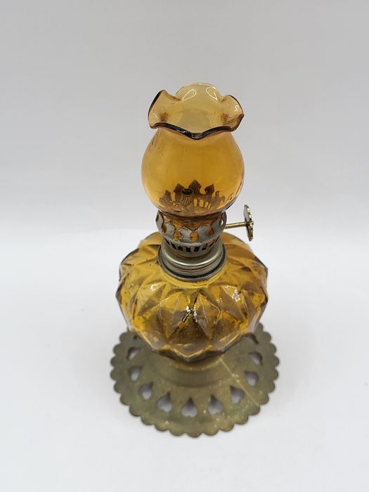 Miniaturowa lampa naftowa