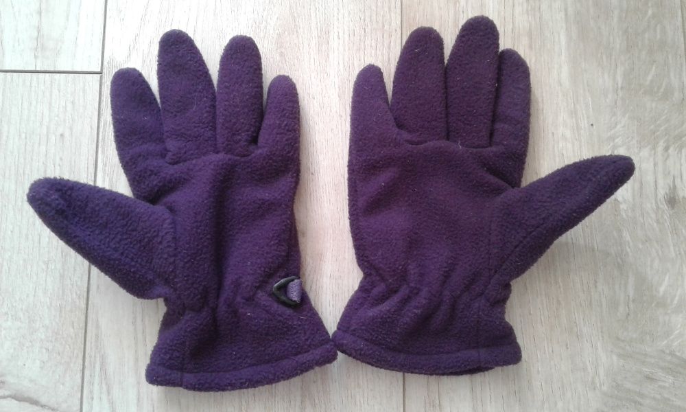 Продам зимние перчатки для девочки.
