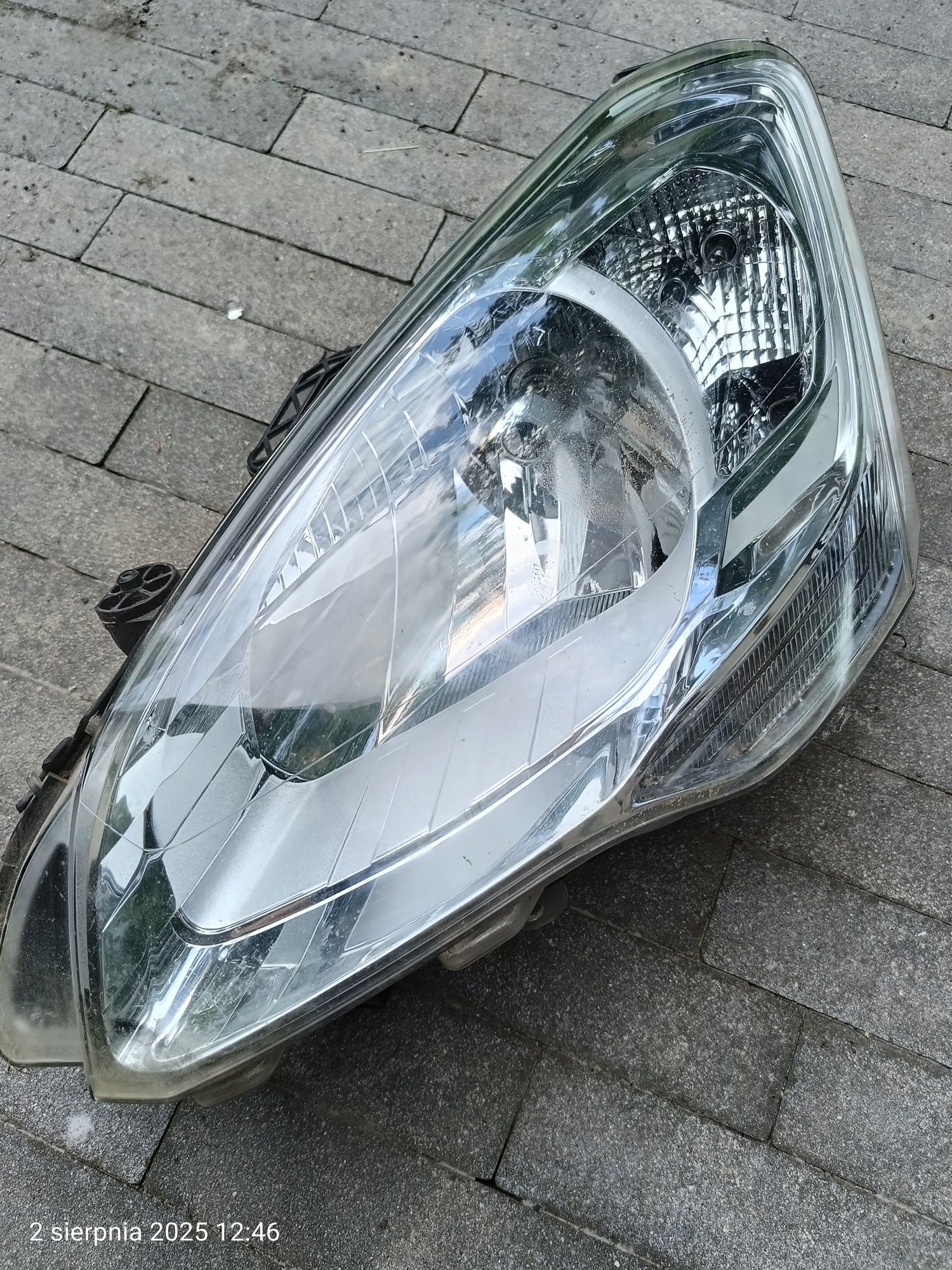 Lampy przód citroen Berlingo 2011r