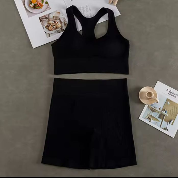 Костюм для спорта и йоги новый