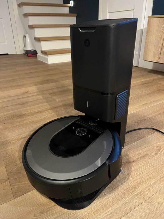 Robot sprzątający iRobot Roomba i7+ - powrót do bazy i ładowanie