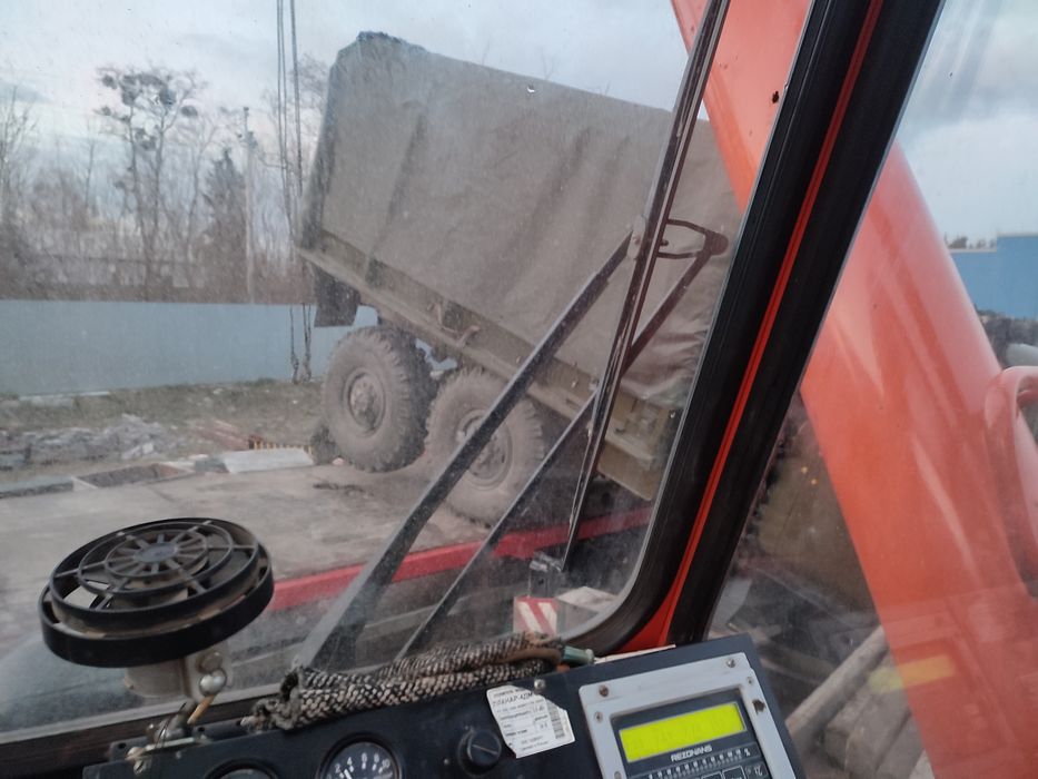 Послуги автокранів 25 тонн 28 метрів Волинська область є люлька