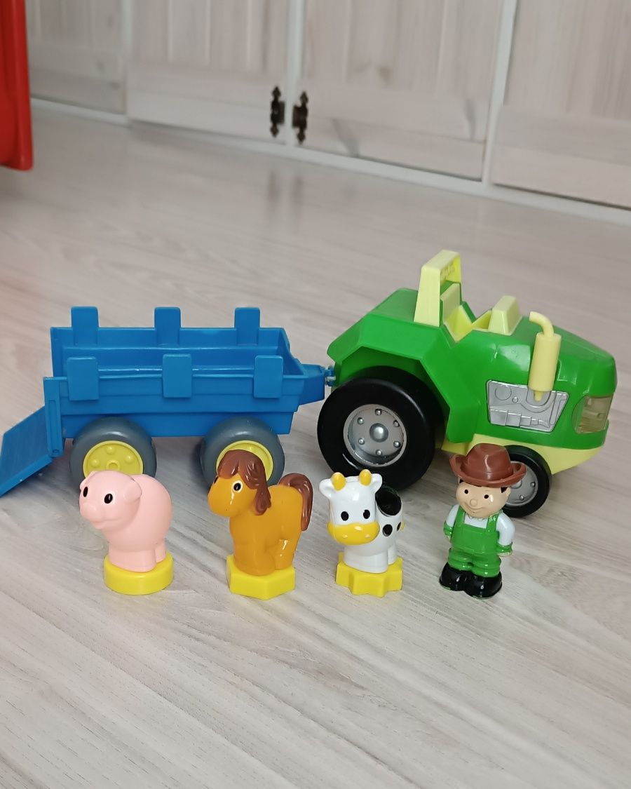 Traktor farmera z przyczepką