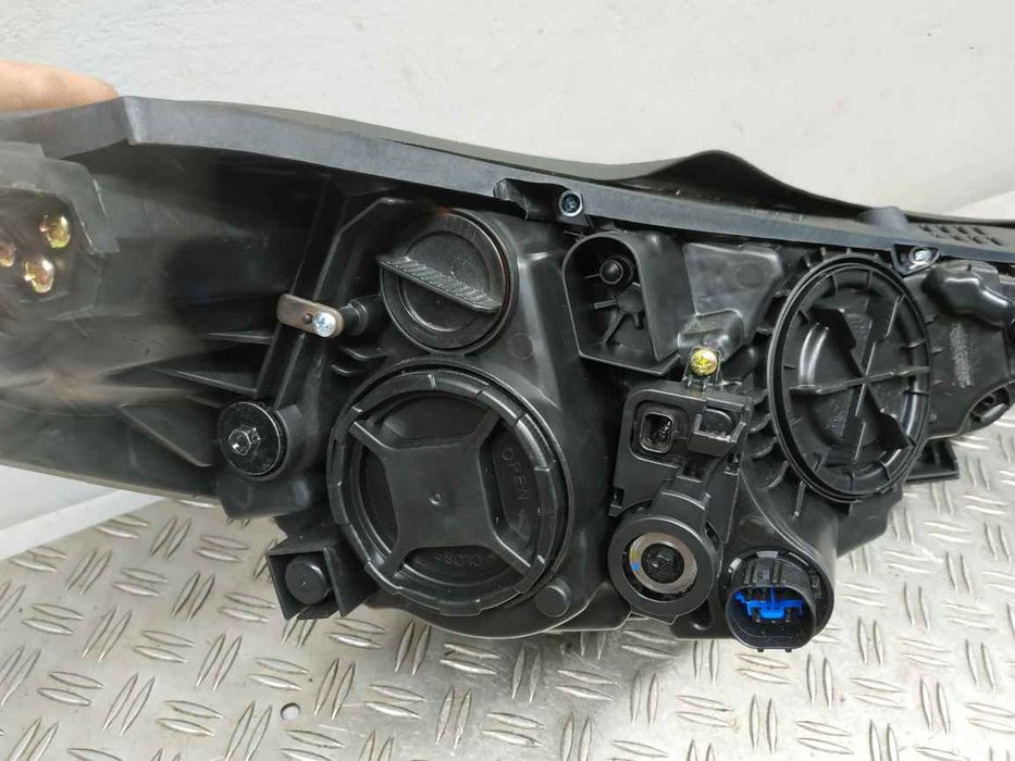 Hyundai/Kia Tucson 3 16- фара L нова без упаковки галоген FA0754 92101