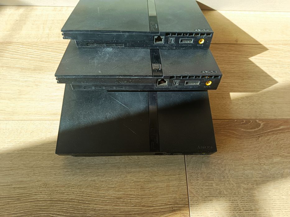 Uszkodzone trzy konsole PS2