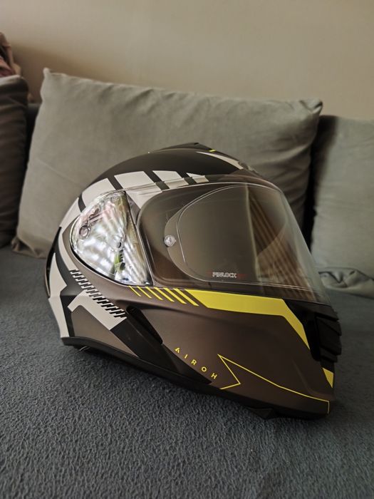 Kask motocyklowy Airoh Spark M . Stan idealny .
